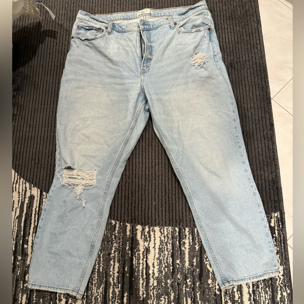 Light wash Abercrombie jeans “high rise mom” jeans